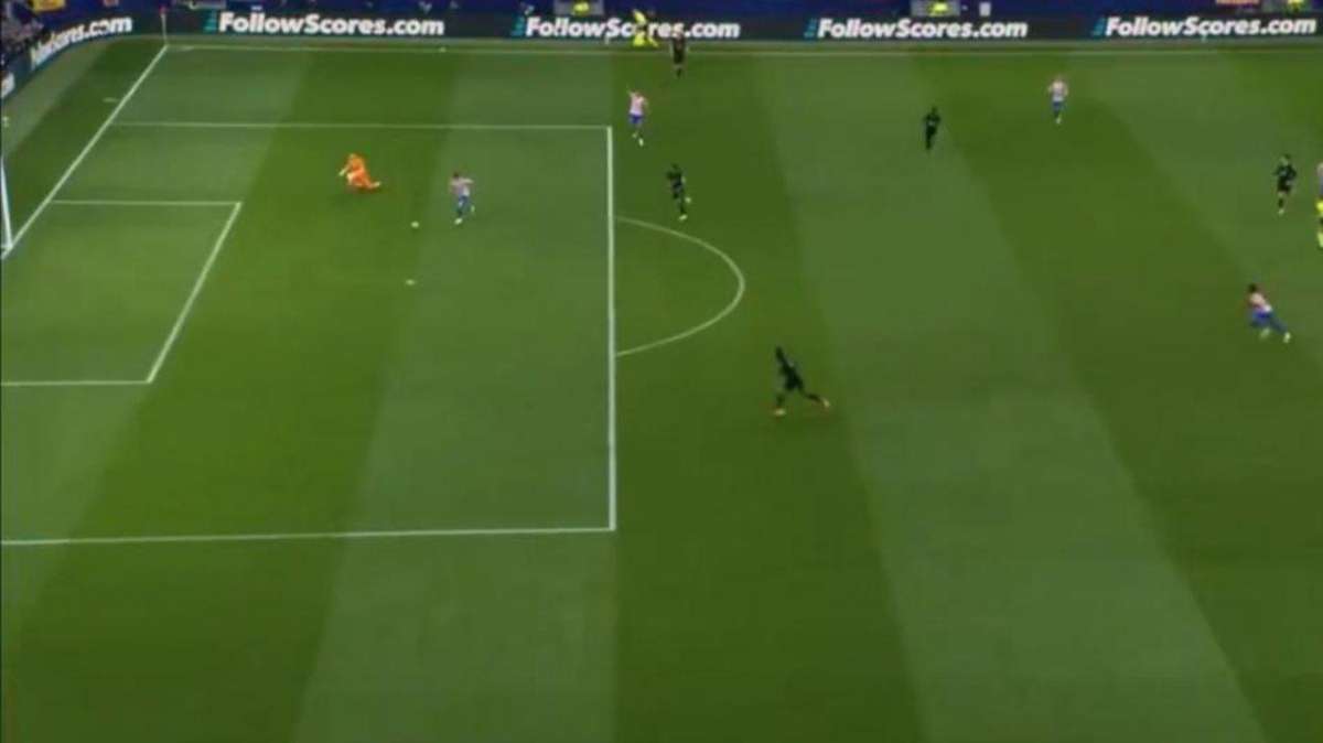 Tottenham shock: Kinsky regala 2 gol e viene sostituito al 18’