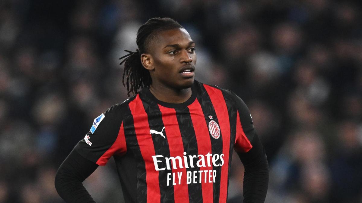 Milan, Leao contrariato al momento del cambio: cosa è successo